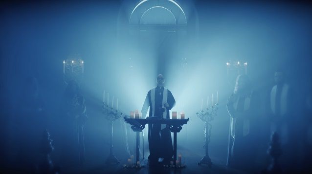 In This Moment: Rob Halford als Priester in 'Black Wedding'-Teaser-Video zu sehen