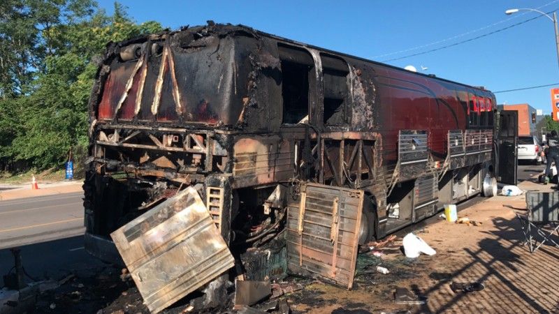 Being As An Ocean & Hundredth: Tour-Bus fing Feuer - keine Verletzten