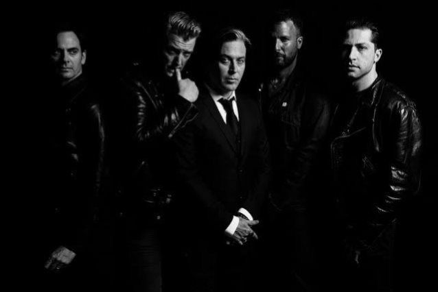 Queens Of The Stone Age zeigen 'The Way You Used To Do'-Videoclip