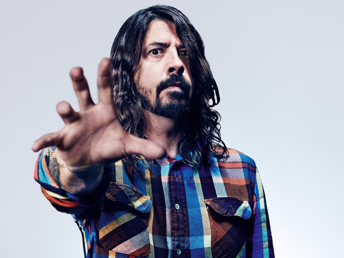 Foo Figthers: Dave Grohl performt neuen Song 'The Sky Is A Neighborhood'