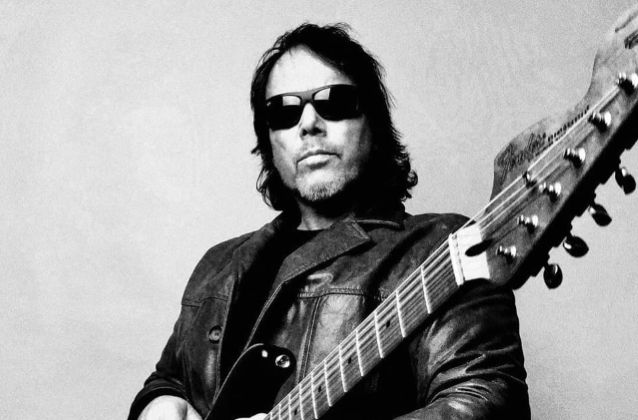 Gitarrist Hank Shermann veröffentlicht "The Bloody Theme"-Solosingle im Februar