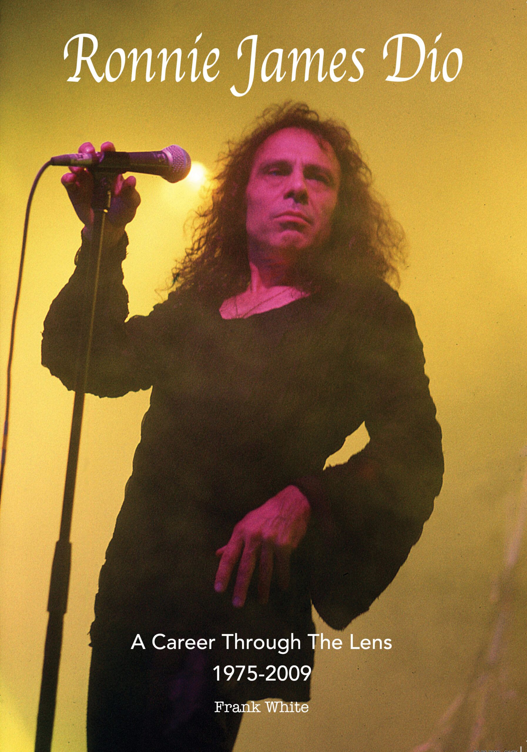 "Ronnie James Dio: A Career Through The Lens 1975-2009"-Taschenbuch bekommt neues Cover