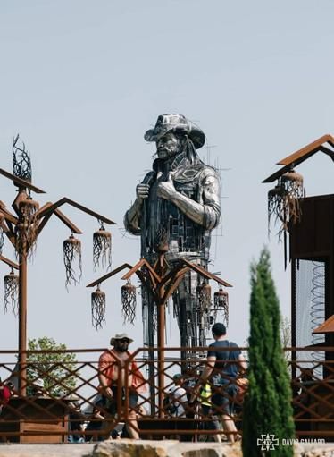 Entstehungs-Video der Lemmy-Statue beim Hellfest ist online