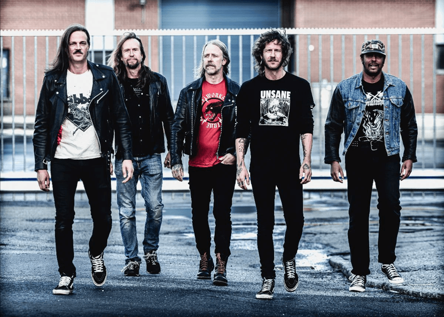 'Shoes To Fill'-Single ist online