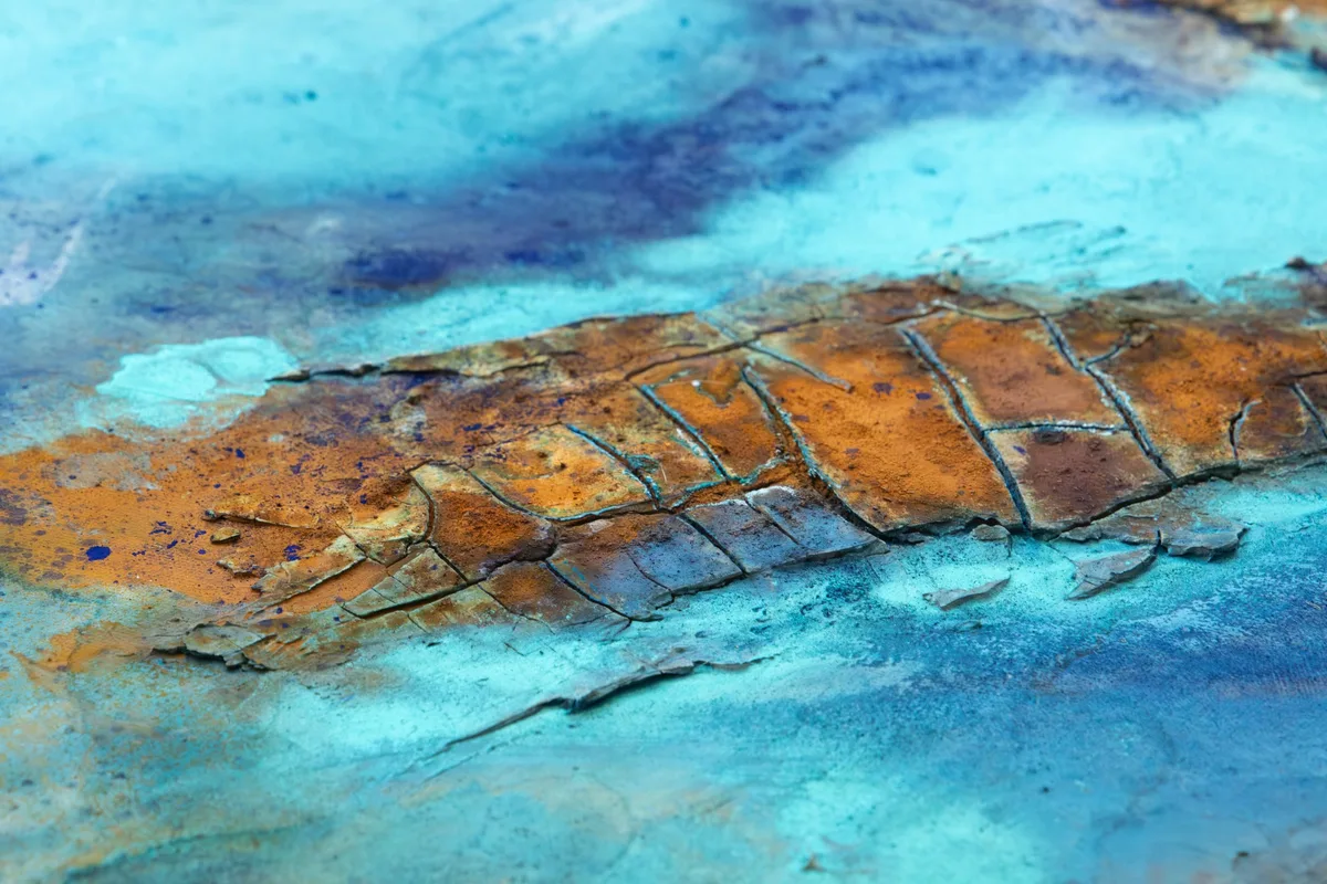earth sst Die Unterkochener Künstlerin Sybille Steinel schafft aus Farbpigmenten, Rost, Strukturmaterial und dem Kunstharz Resin Bilder mit beeindruckender Tiefe.
