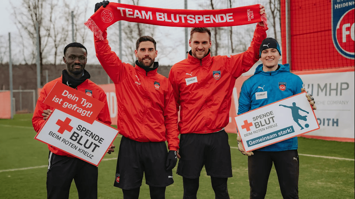 Jerseys as a thank you: 1. FC Heidenheim and the German Red Cross invite ...