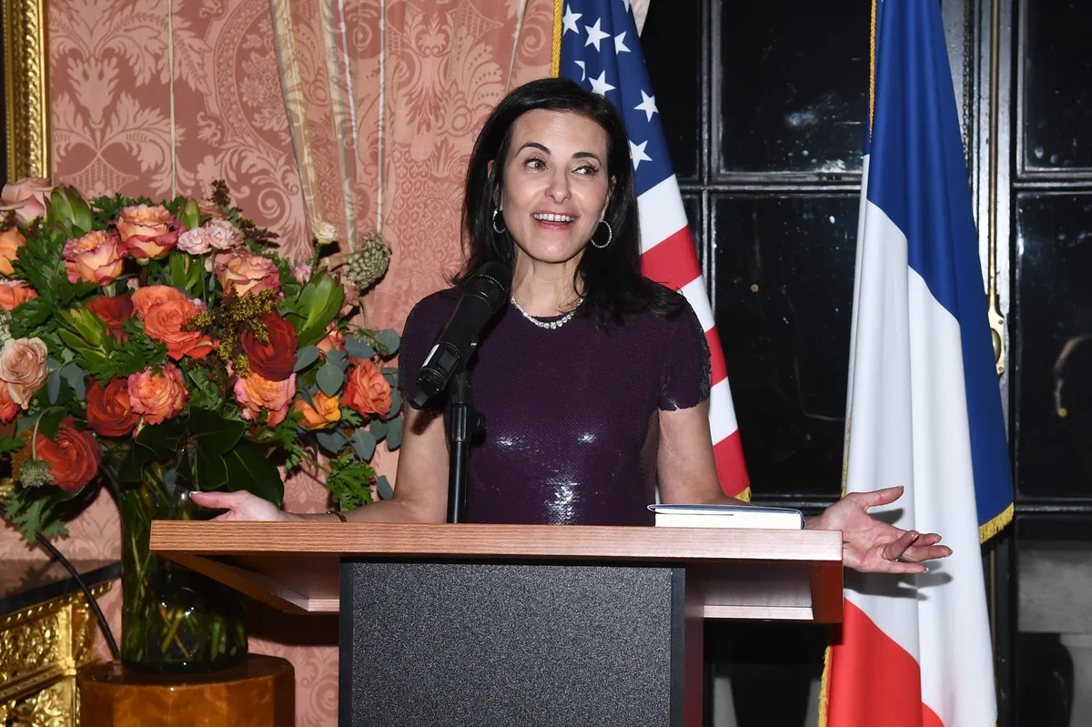 Meta-Präsidentin Dina Powell McCormick wirbt für Glasfaser-Initiativen der Facebook-Mutter.