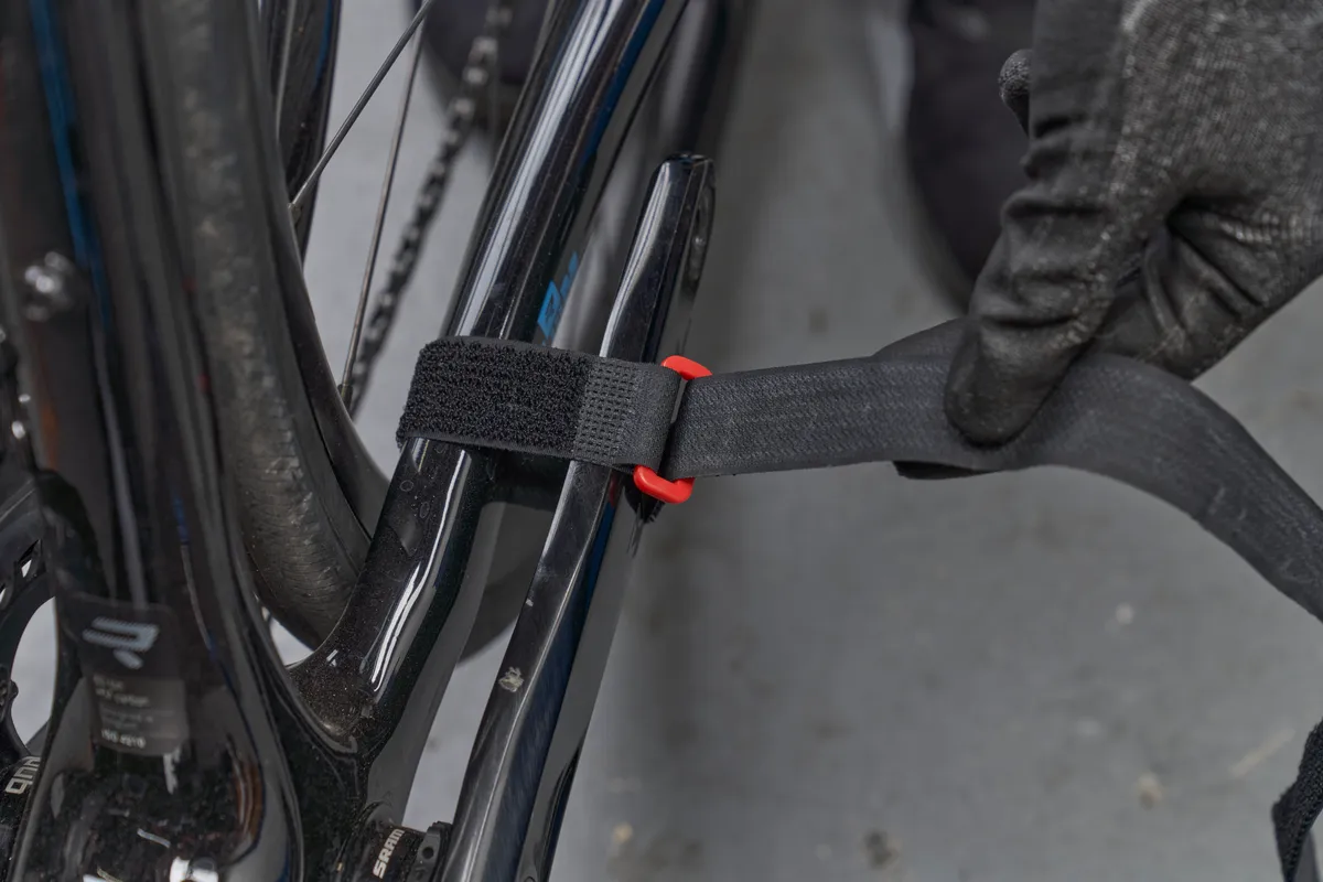 Toe strap to remove SRAM DUB crank bolt