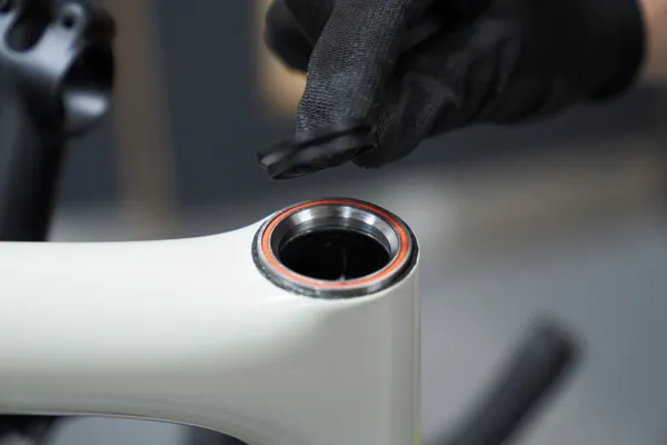 How to service a headset and replace headset bearings | BikeRadar