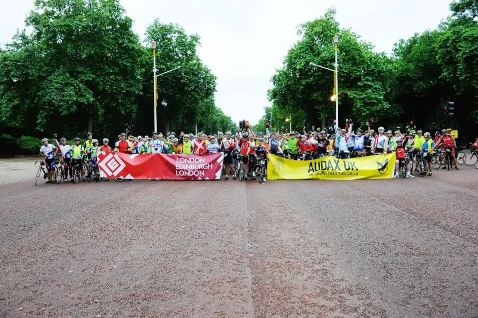 Audax UK’s flagship 1,400km London Edinburgh London event kicked off on the Mall on 28 July 2013, at 5.30am