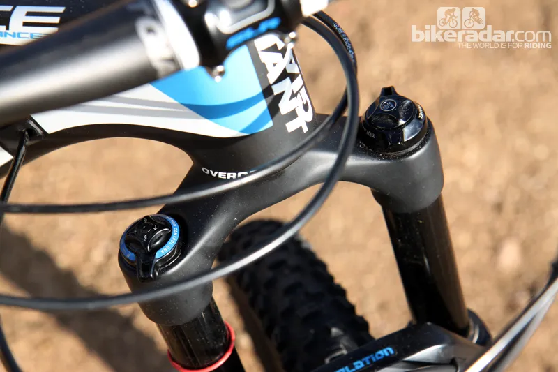 The RockShox Revelation RLT3 Dual Position Air fork can be dropped from 140mm down to 120mm of travel with the simple flick of the wrist, to help keep the front end down on steep climbs