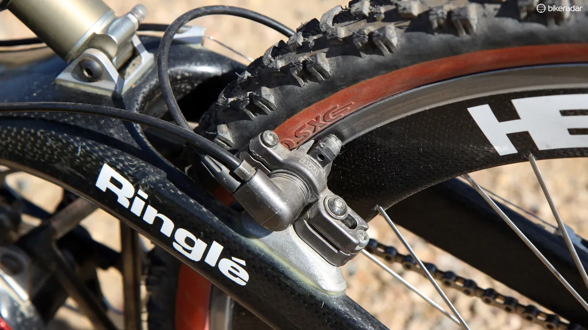 The Magura HS-22 hydraulic brakes made the most of the available friction produced by the rubber pads on the alloy rims