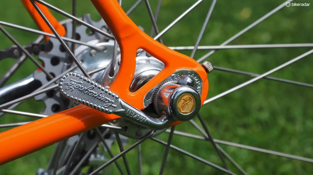 Given that Campagnolo first made its name with the invention of the cam-type quick-release skewer, it would have been criminal to not give these anniversary-edition skewers the same treatment as the rest of the group. Note the brand of the dropouts, too