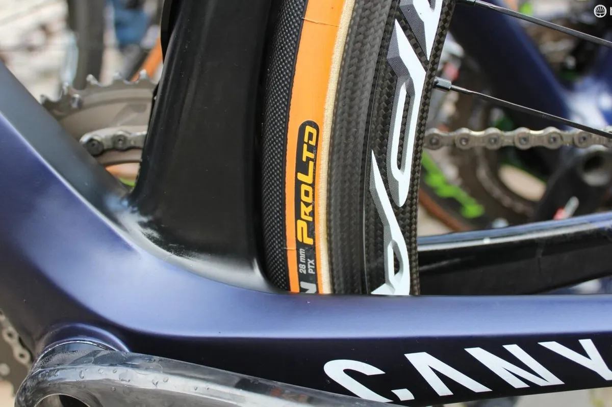 Like many teams, Movistar ran Conti's 28mm Competition Pro LTD tubulars. Clearance was tight on the Canyon Aeroad frames