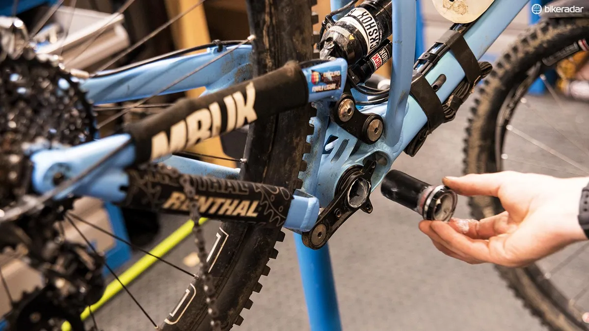 7 steps to fitting a Race Face Cinch bottom bracket and crankset