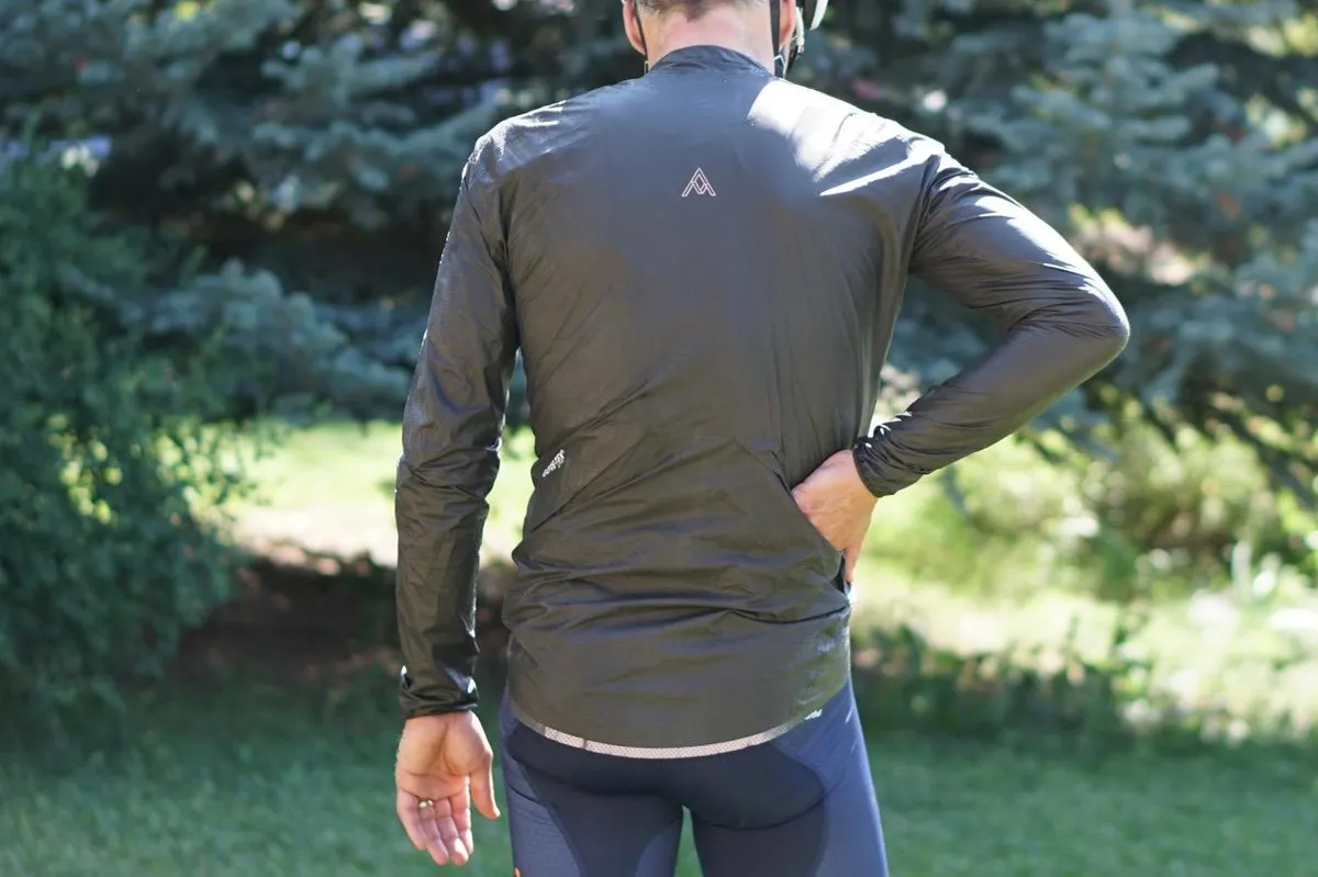 The Oro has two rear flaps for easy pocket access and a reflective tail hem