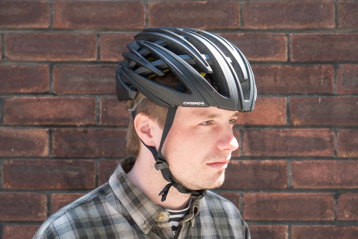 Model wearing wearing Orbea R 10 MIPS road bike helmet