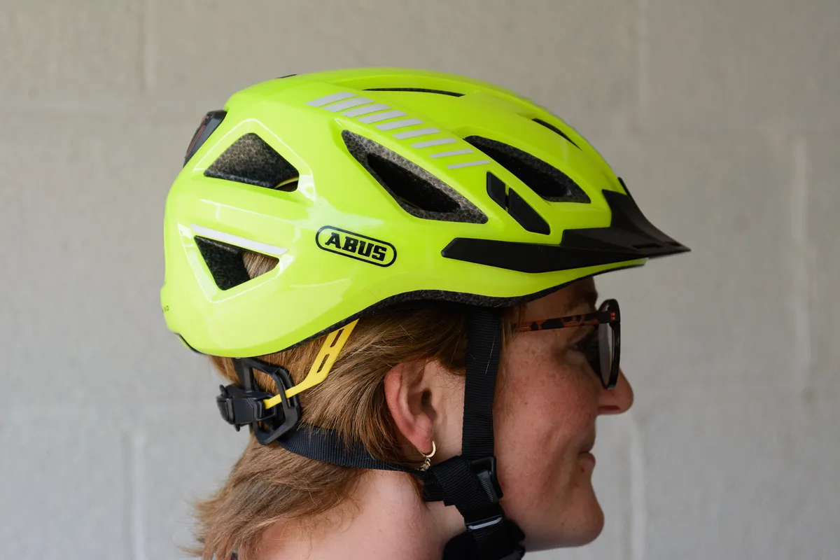 How to wear a bicycle helmet safely