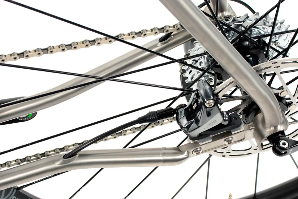 Lynskey Pro GR Race flat-mount disc brakes, cabling, chain and cassette