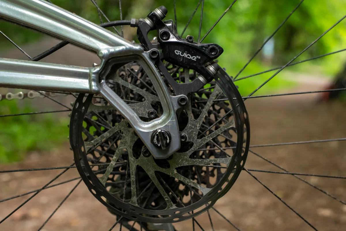 Guide RE mountain bike brake callipers and disc rotor