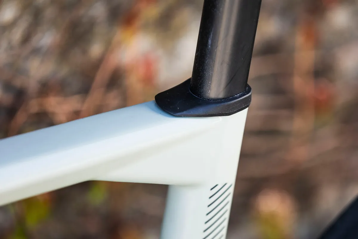 Integrated seatpost clamp on road bike
