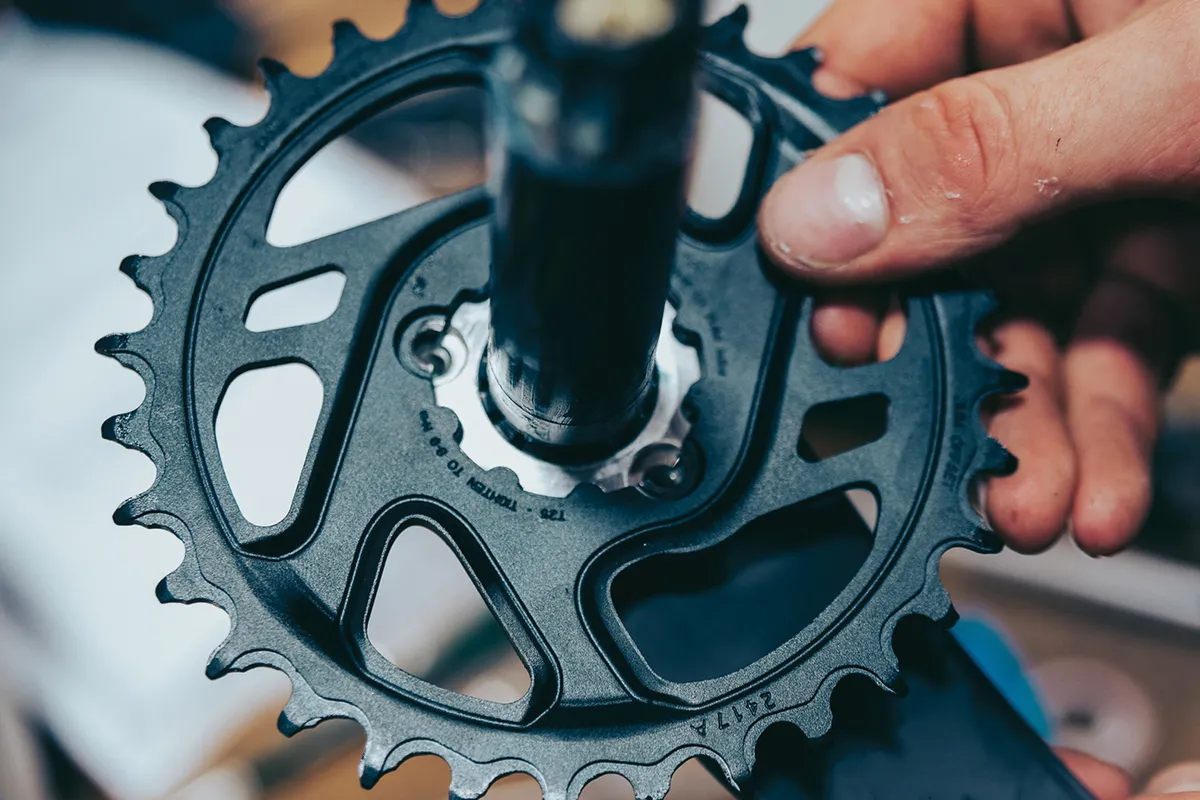 Changing a SRAM direct-mount chainring