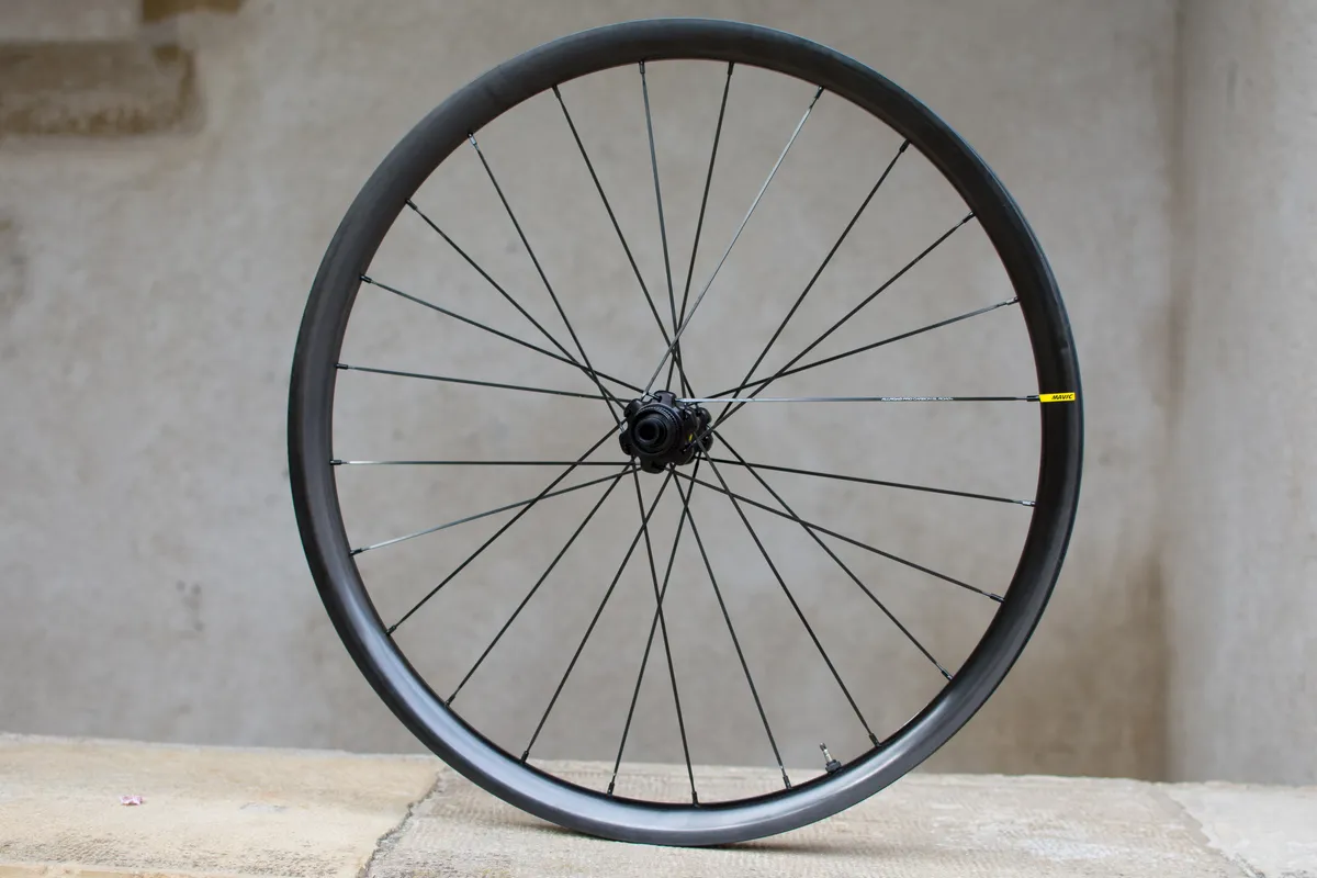 Carbon gravel wheel without tyre