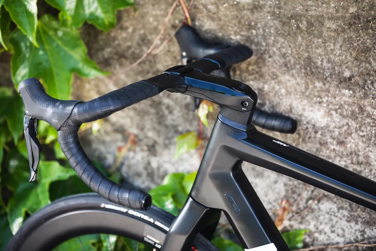 Stem conceals cables on road e-bike