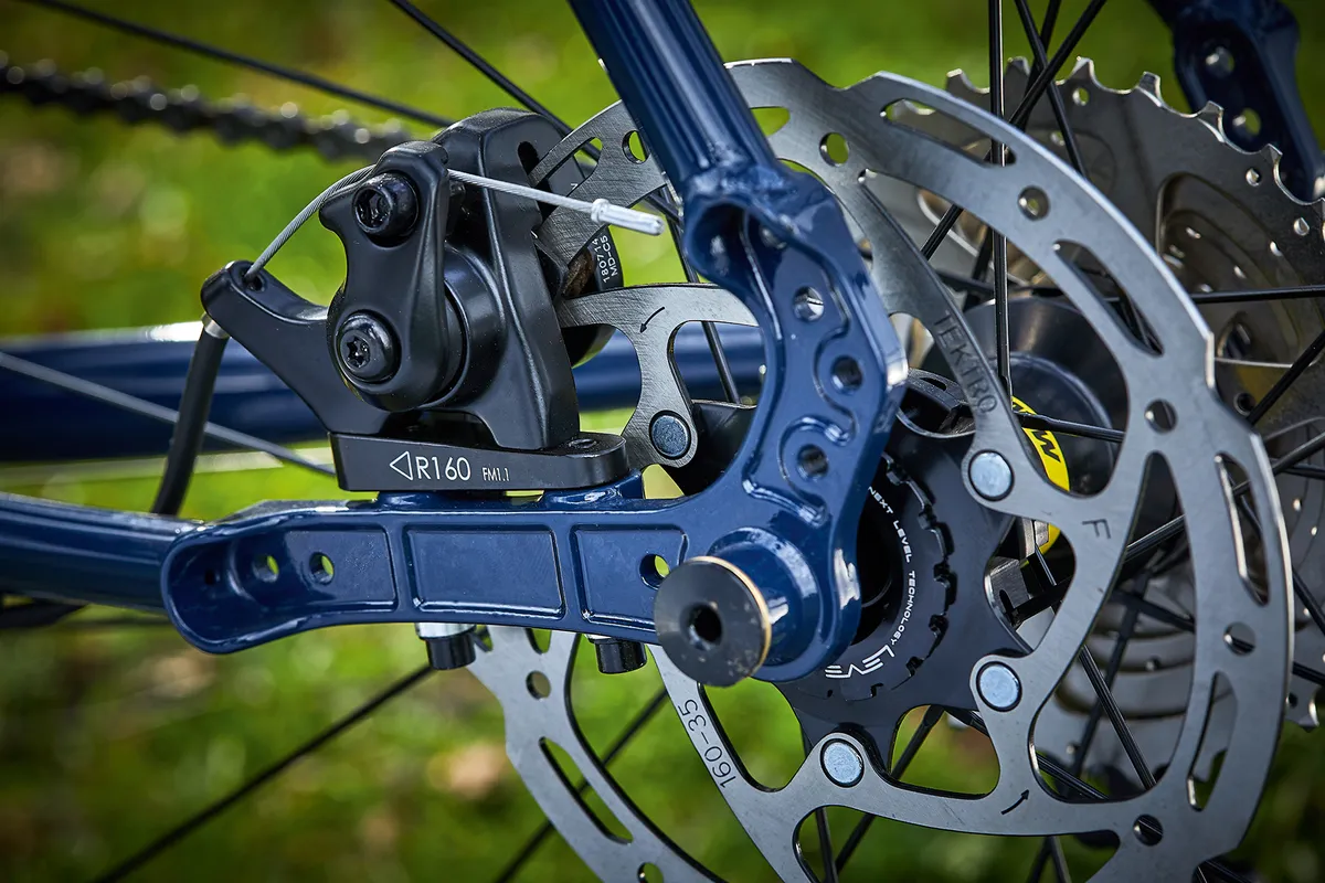 hydrloic disc brakes on gravel road bike