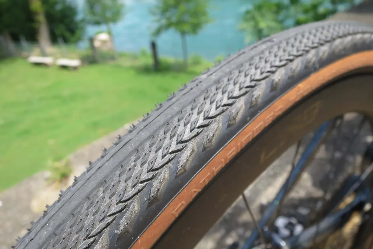 Pathfinder tyre on road e-bike