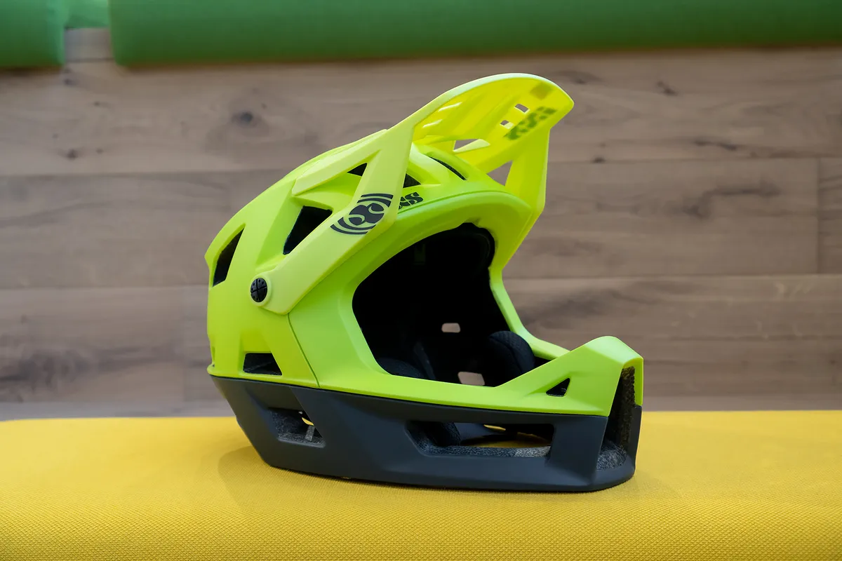 IXS Trigger FF full-face helmet in green/black