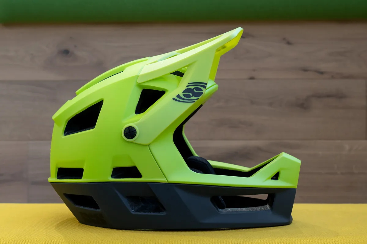 IXS Trigger FF full-face helmet in green/black