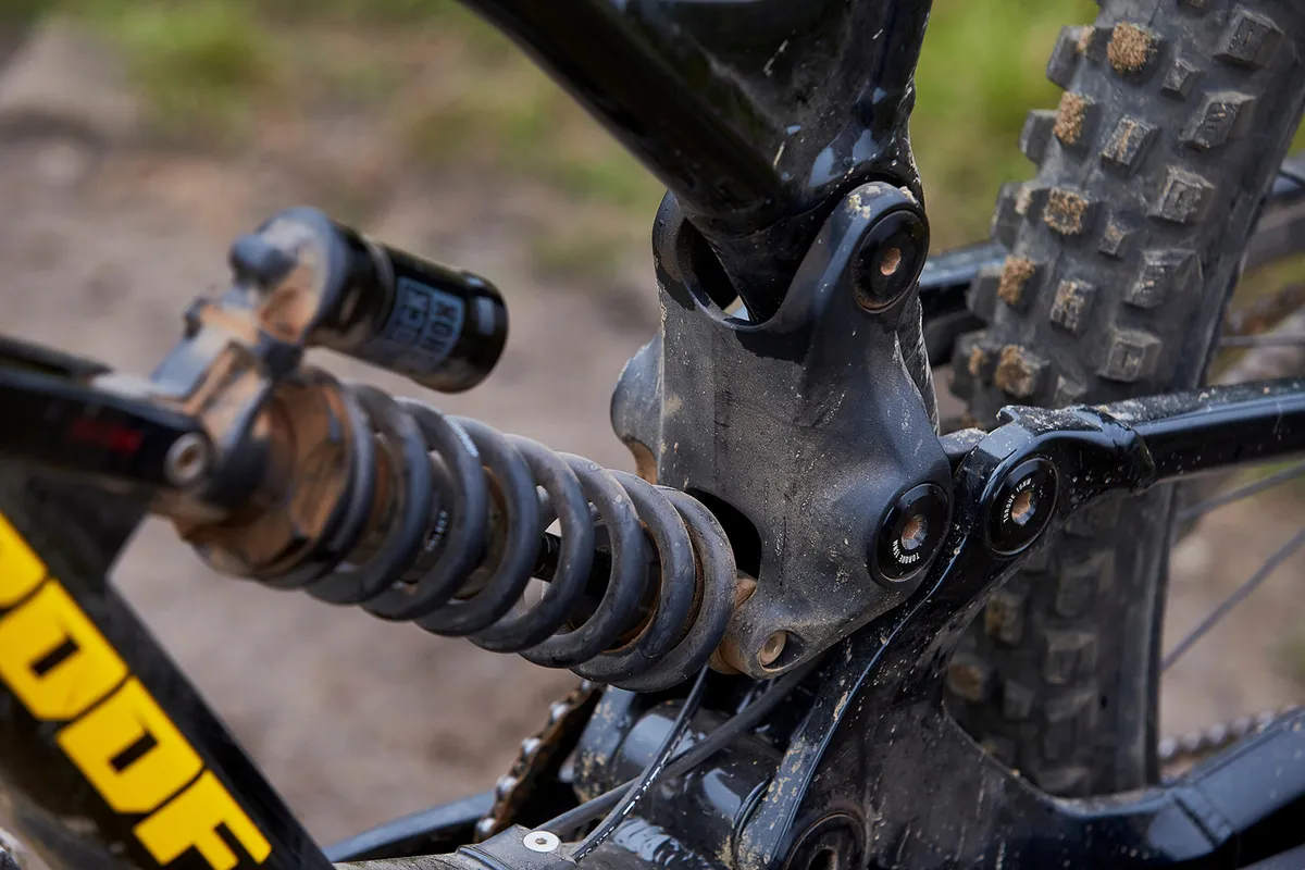frame linkage on full suspension mountain bike