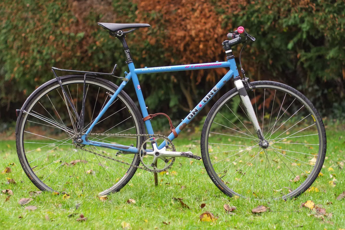 Fixed gear On One Pompino with flat bars and mismatched silver fork