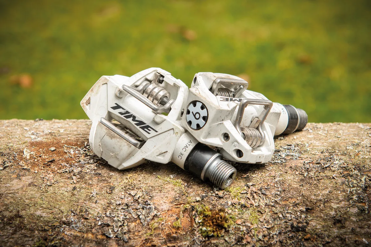 White clipless pedals for mountain biking from Time