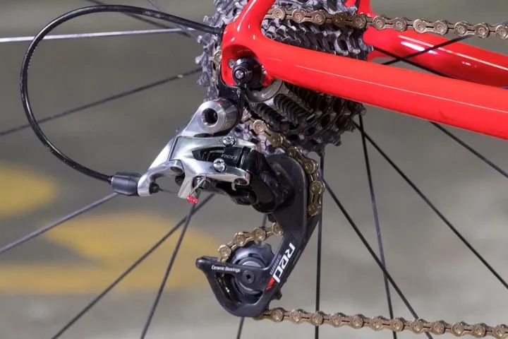 SRAM Red 10- or 11-speed mechanical groupsets.