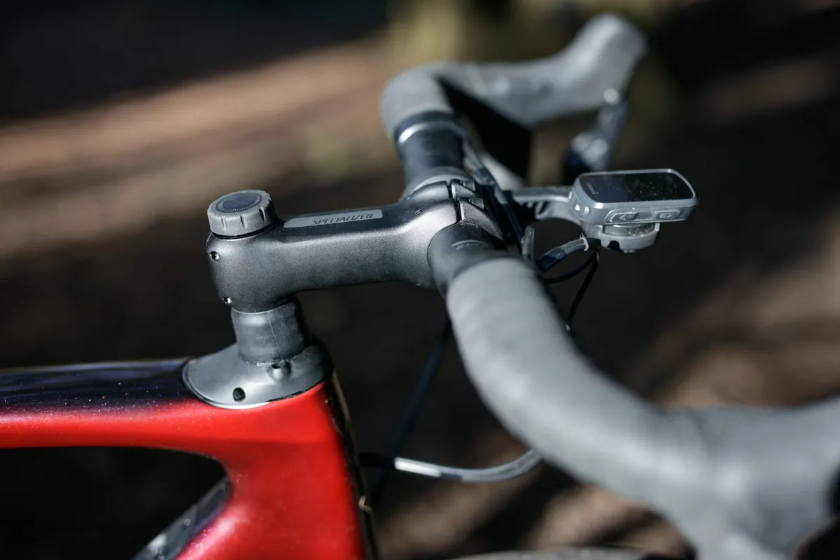 Side view of stem and headset with Future Shock adjuster knob