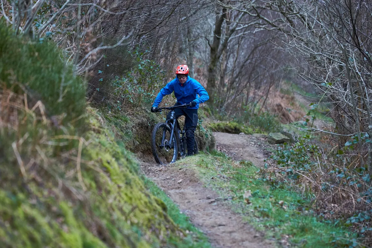 Flow trails or steep tech, the Merida eONE-FORTY puts you in a strong position to tackle the climbs