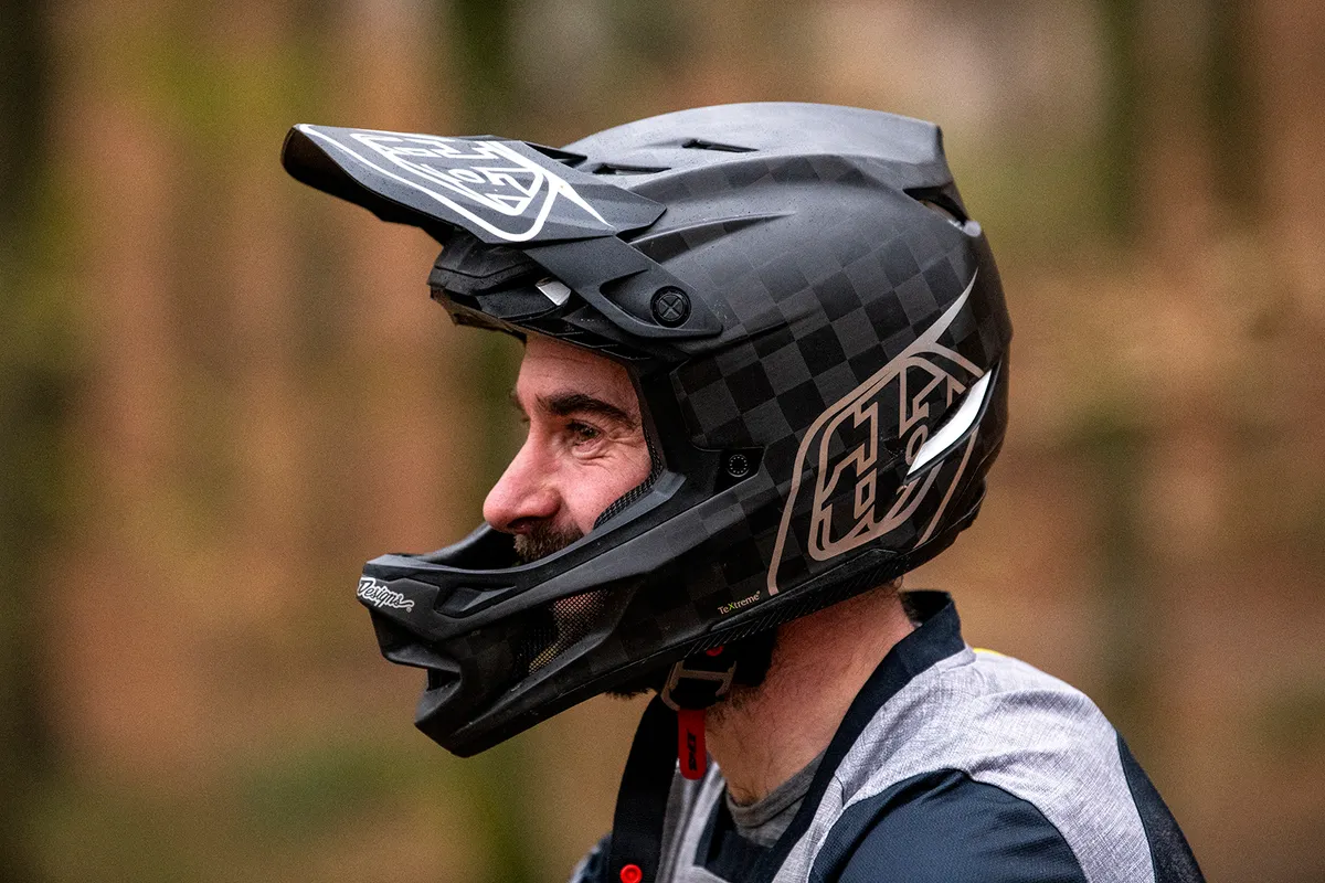 Side on view of the full-face D4 helmet from Troy Lee Designs in black