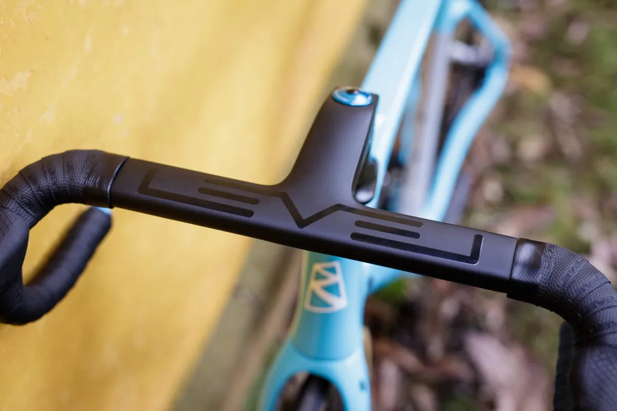 Level one-piece carbon bars on Ribble Endurance SL Disc