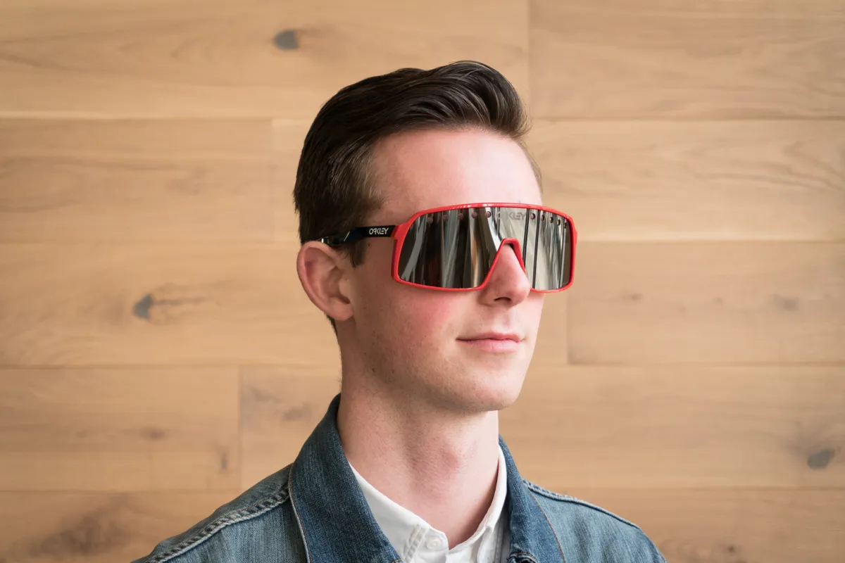 Retro looking dude with yuge sunglasses