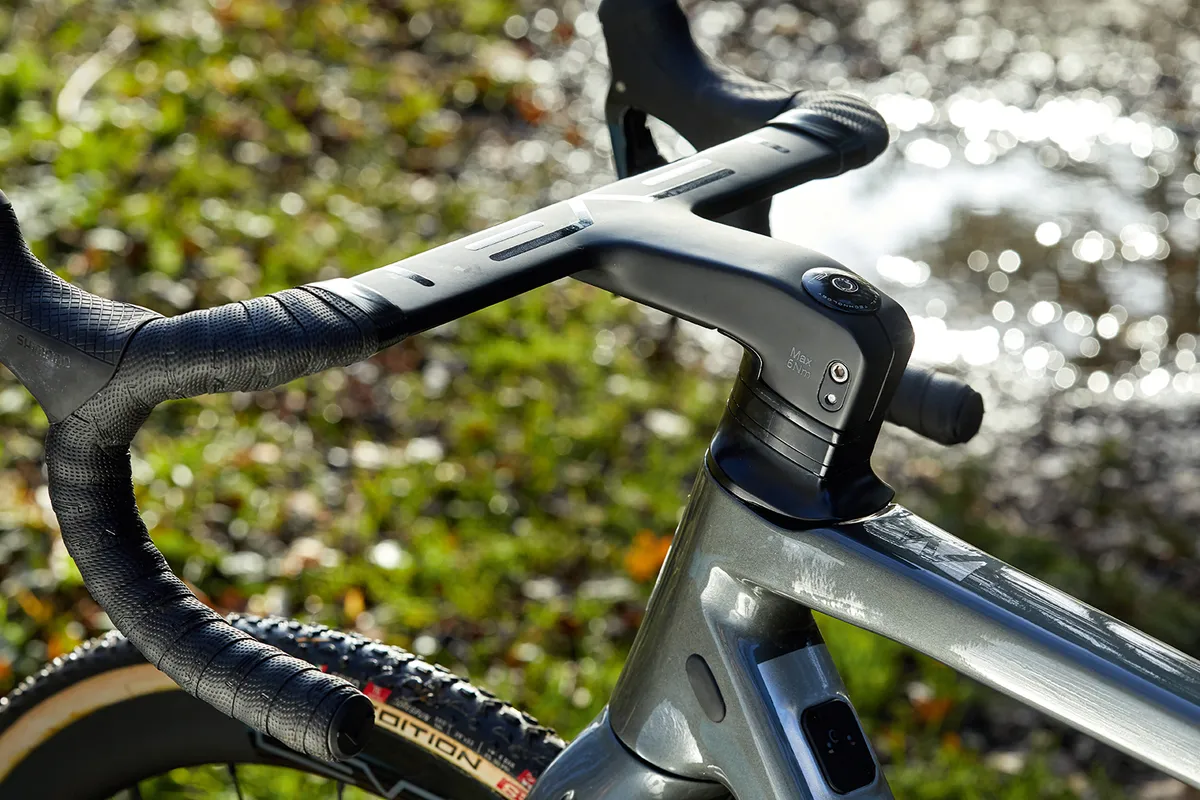 Intergrated carbon bar and stem on the Ribble CX SL cyclocross bike