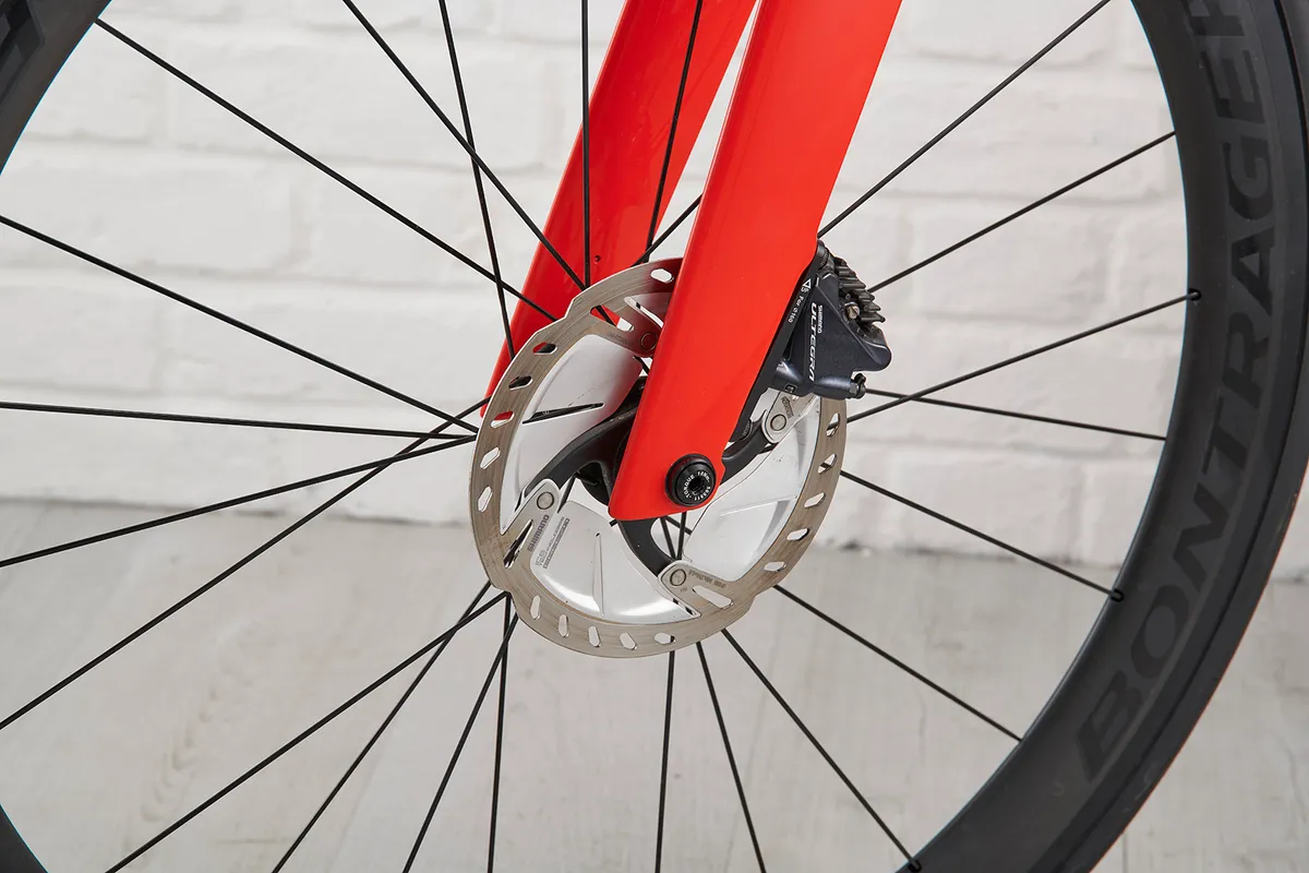 Shimano Ultegra hydraulic disc and rotor on the front wheel of the Trek Madone SL6 Disc