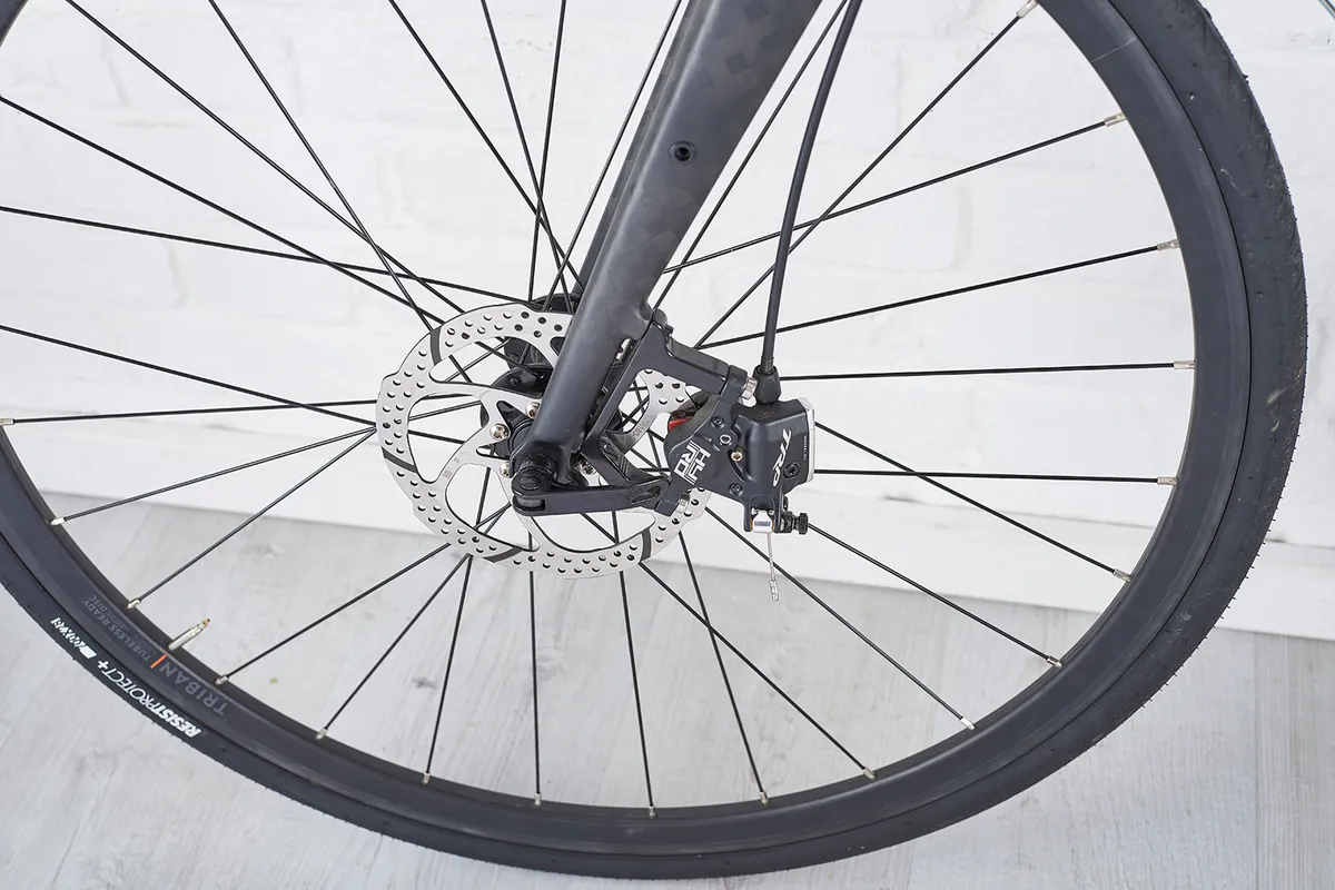 TRP HY/RD brakes with 160mm rotors on the Triban RC 520 Disc road bike