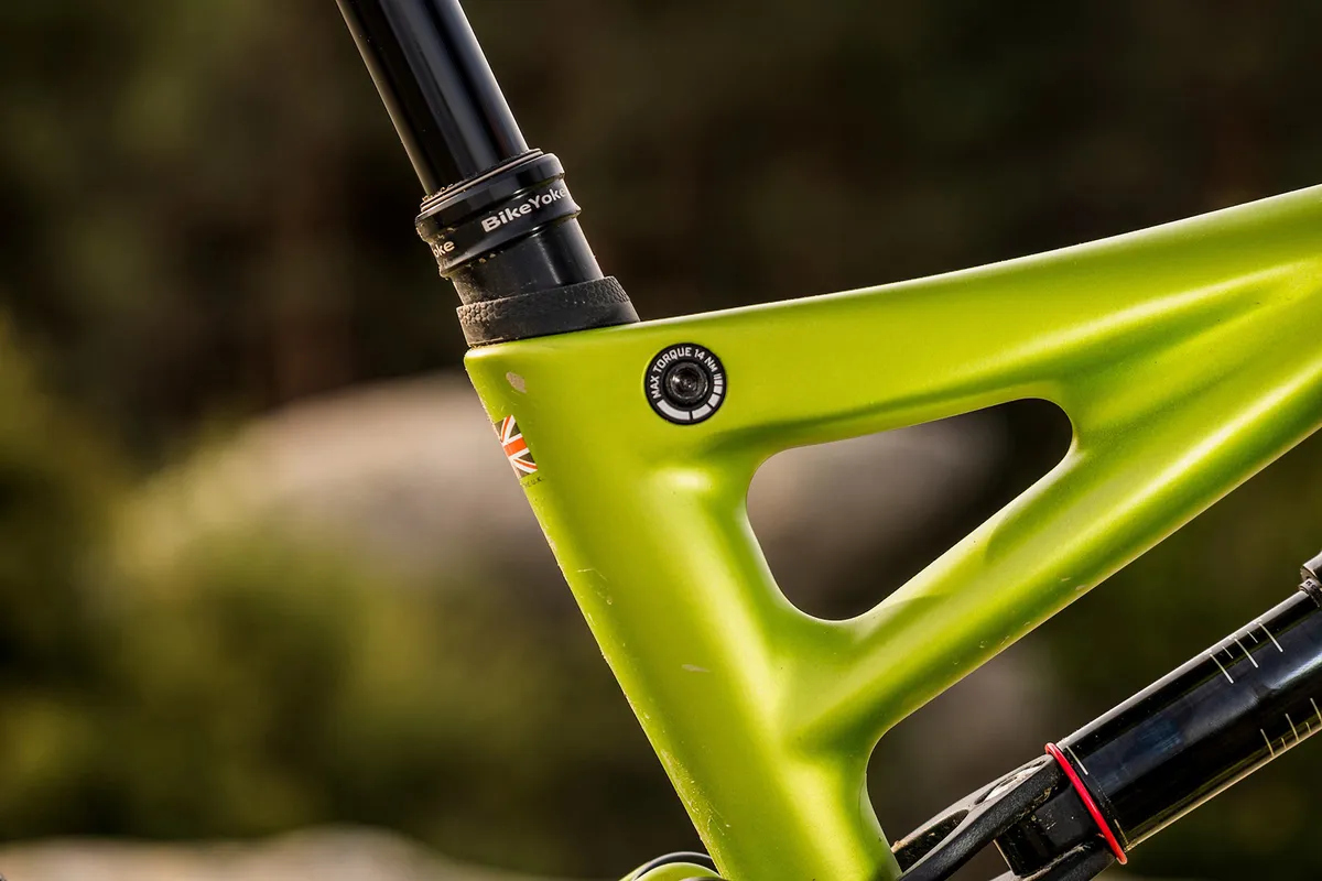 Integrated seat clamp on a Whyte full suspension mountain bike
