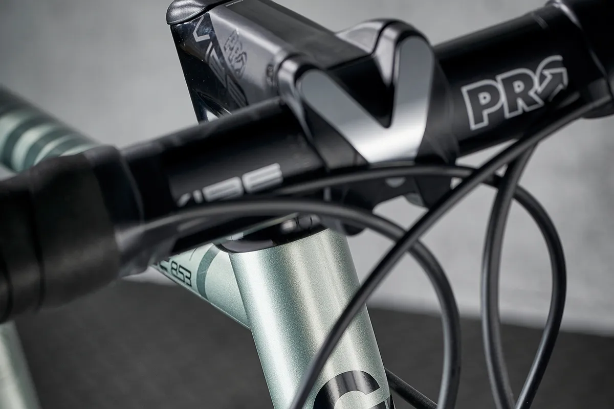 PRO Vibe alloy bar and stem on road bike