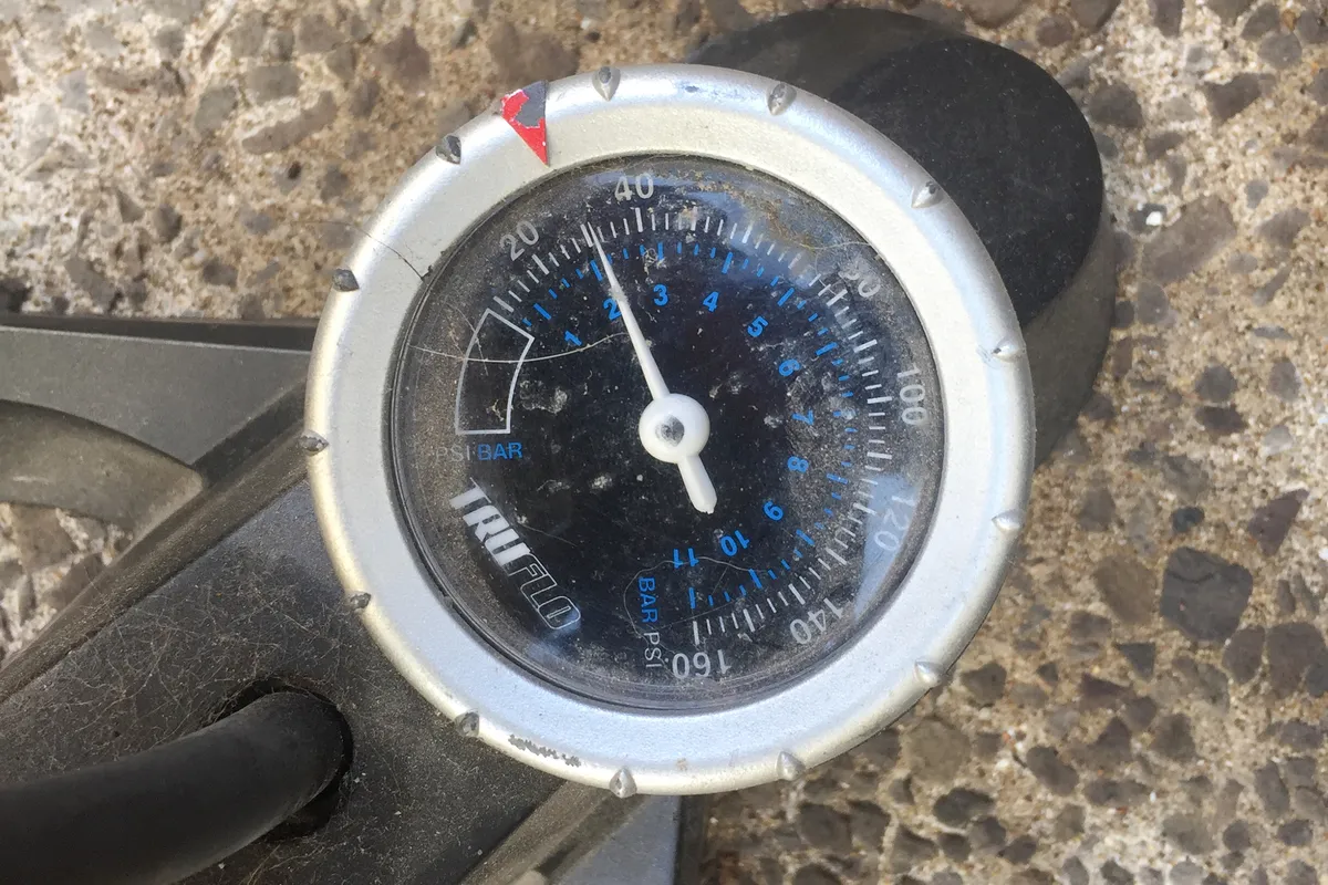 Bicycle pump pressure gauge