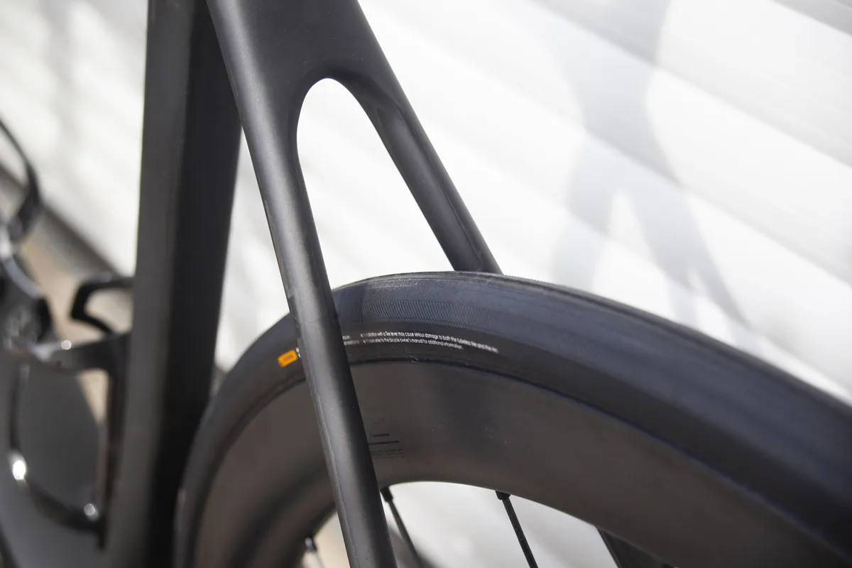 Seatstays and tyre clearance on the 2021 version of the Giant TCR Advanced SL