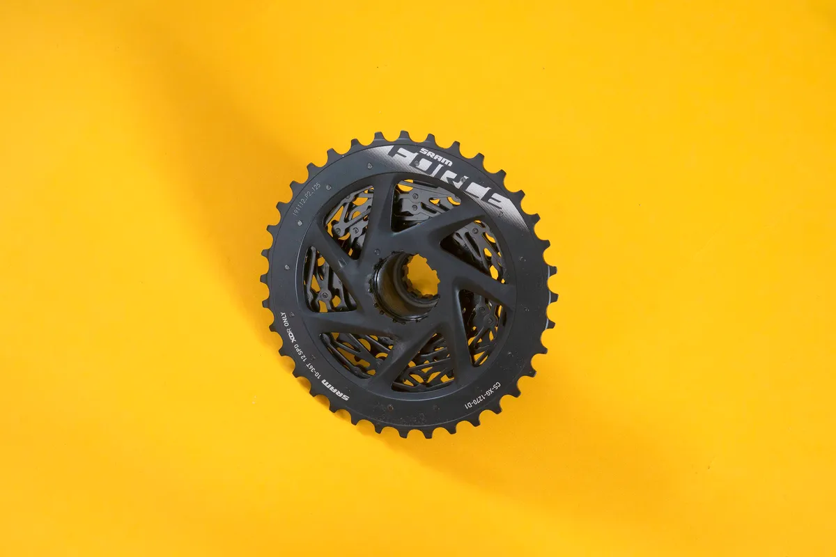 The 10-36t cassette incorporates rubber vibration dampers