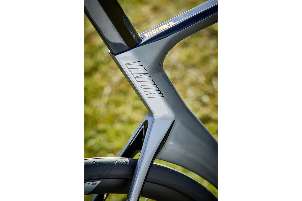 The Orro Venturi Evo 105 road bike has slim dropped seatstays